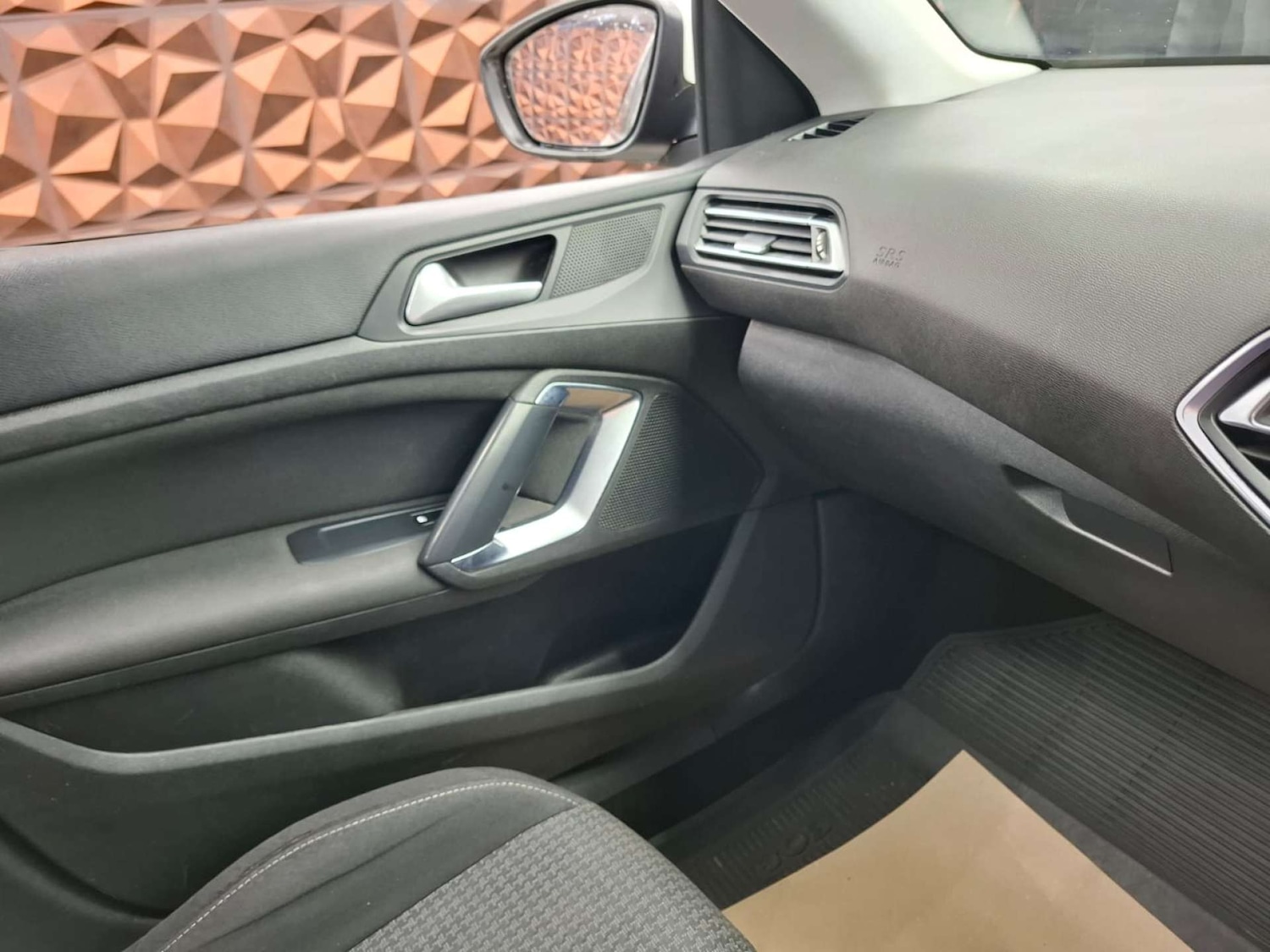 Used Peugeot 308 2018 for sale - 76948209: Photo 10