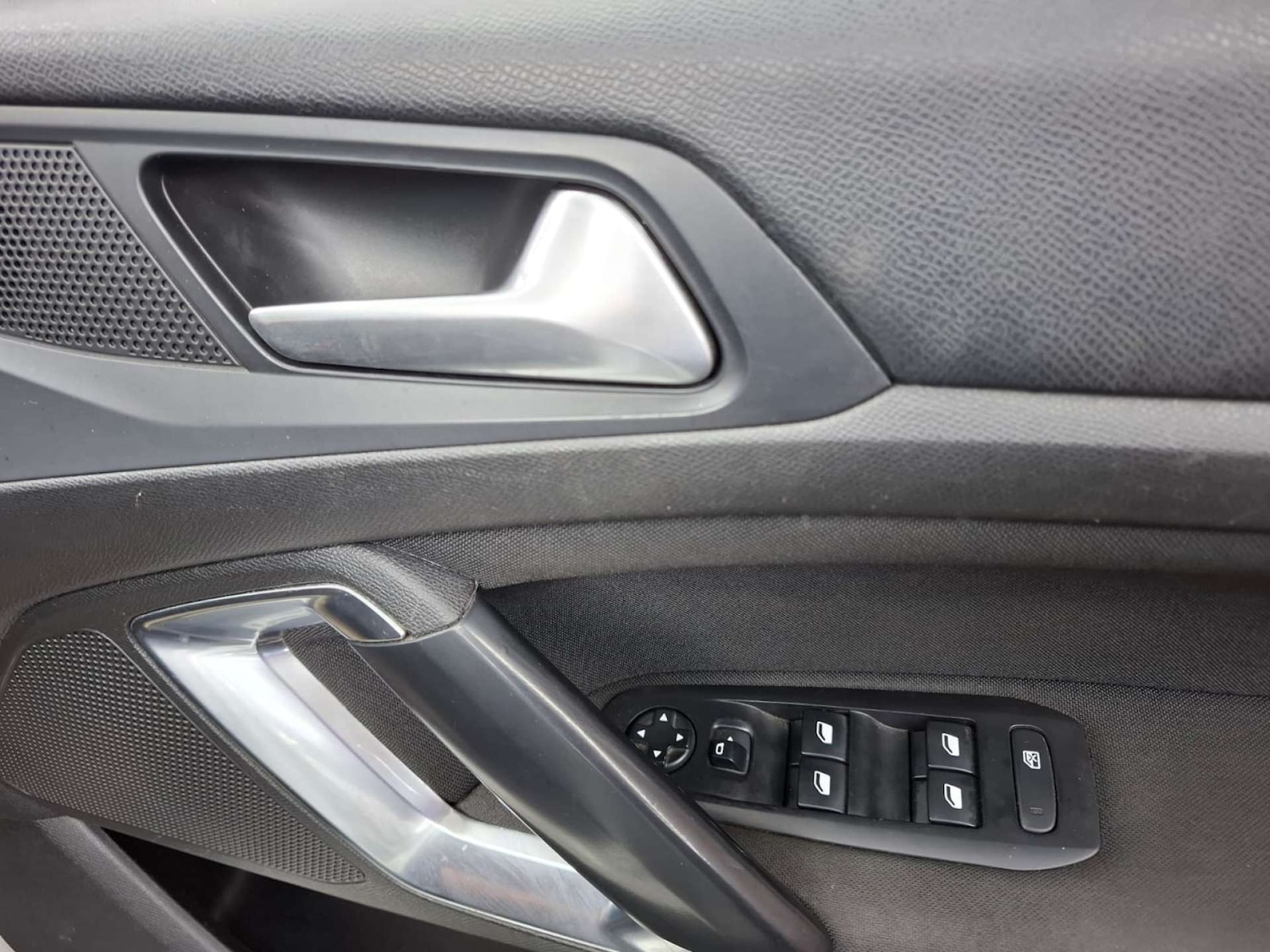 Used Peugeot 308 2018 for sale - 76948209: Photo 13