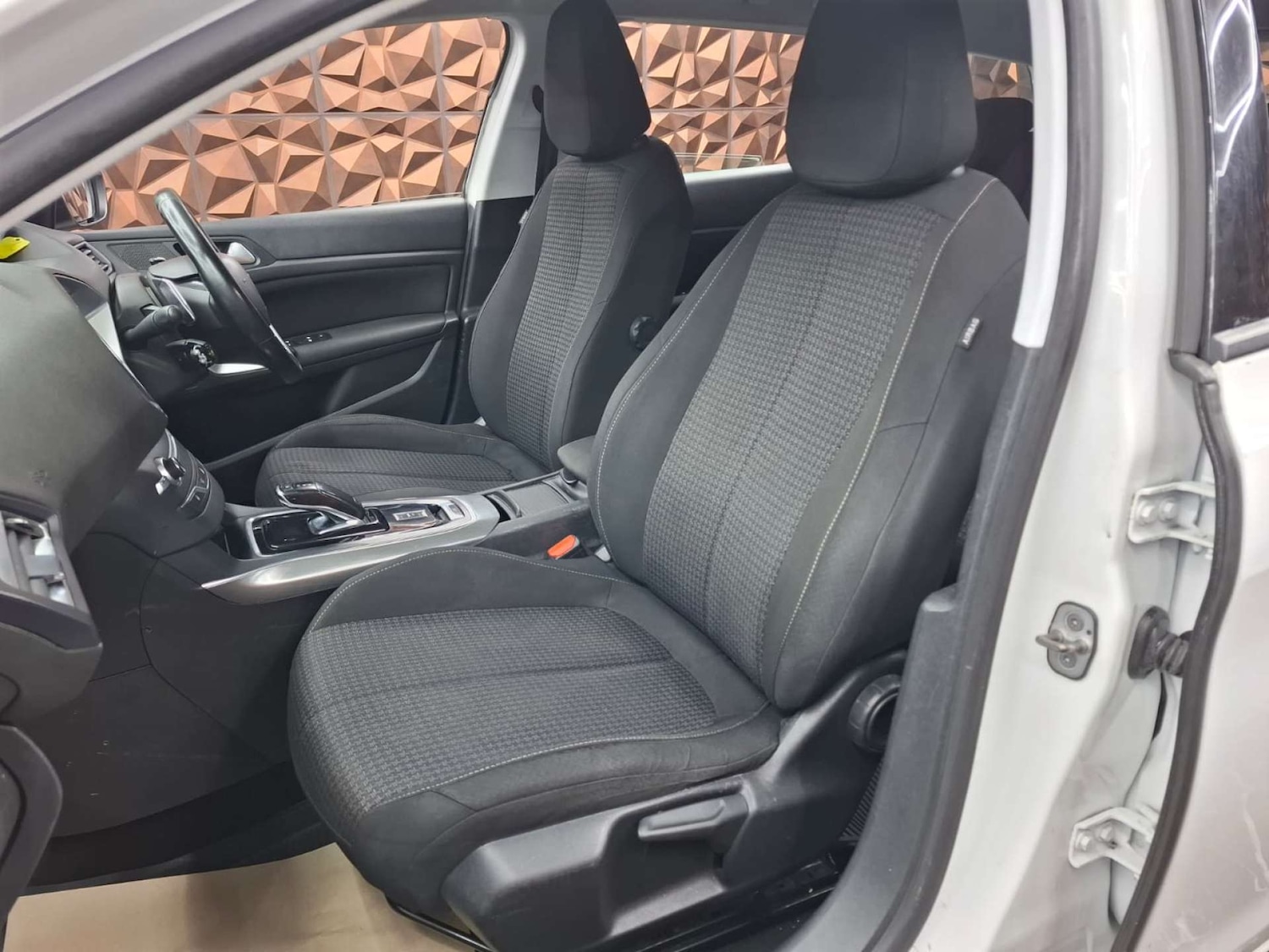 Used Peugeot 308 2018 for sale - 76948209: Photo 14