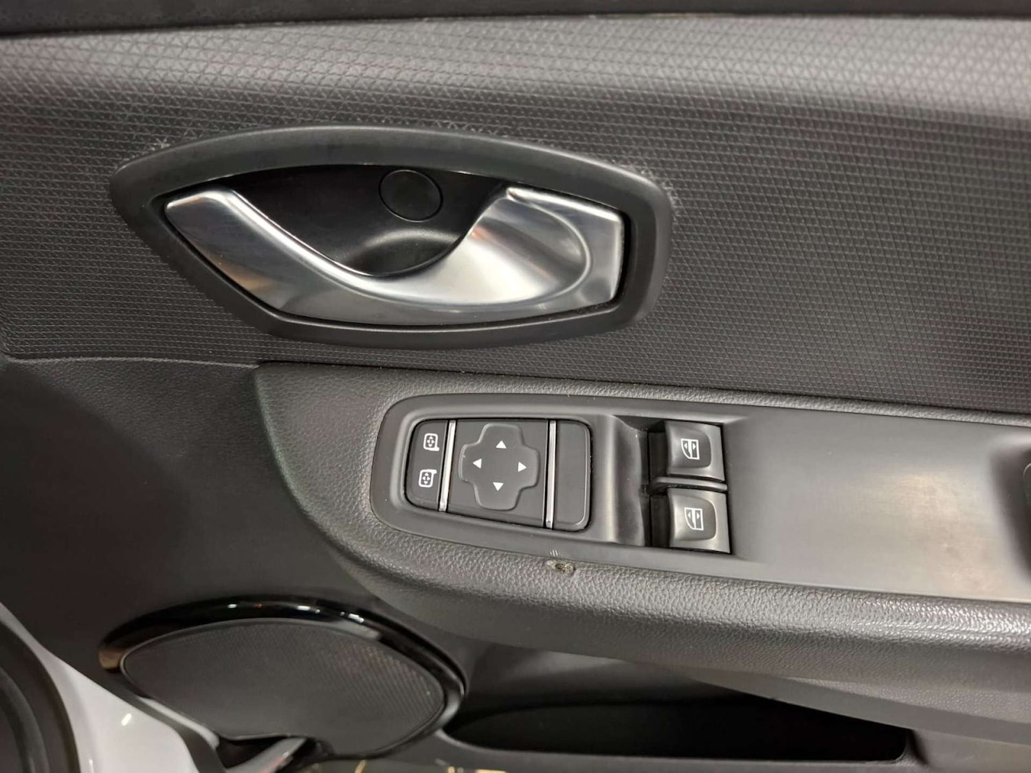 Used Renault Clio 2019 for sale - 76921492: Photo 25