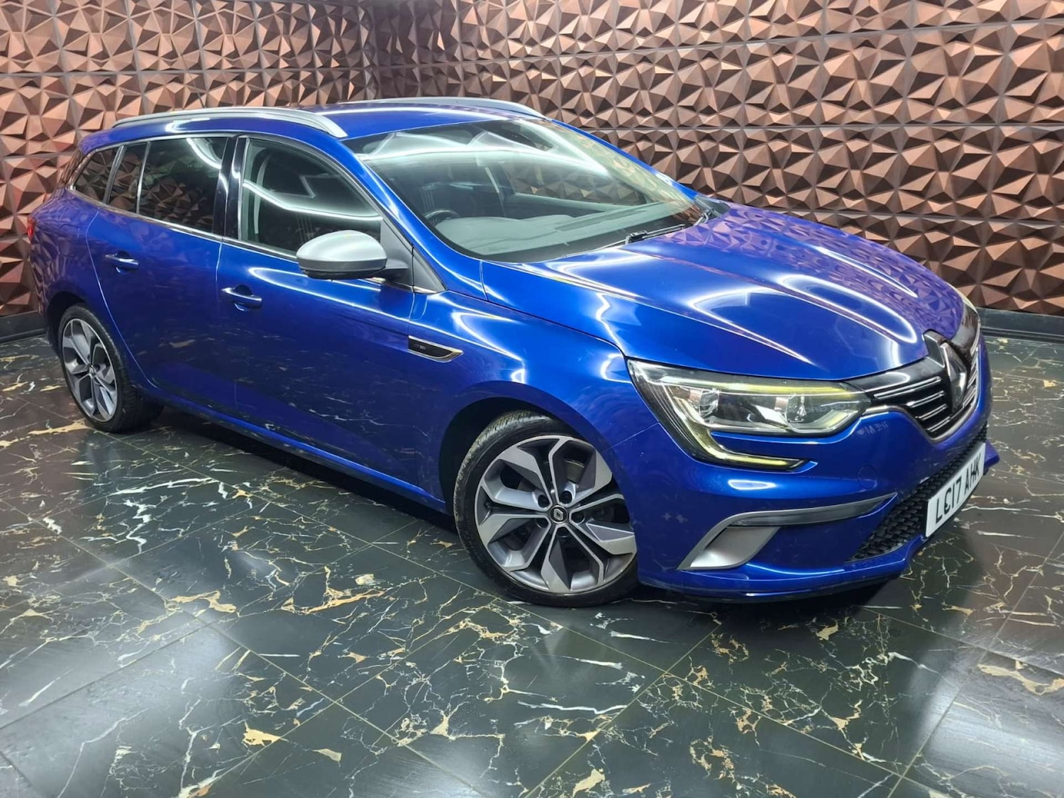 Used Renault Megane 2017 for sale - 77903107: Photo 1