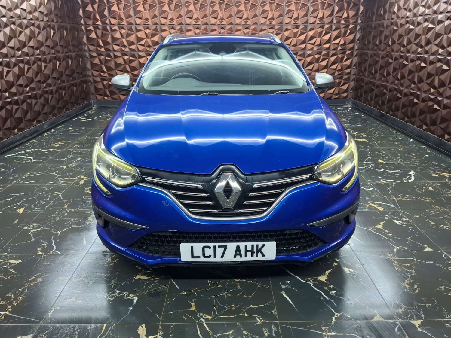 Used Renault Megane 2017 for sale - 77903107: Photo 2