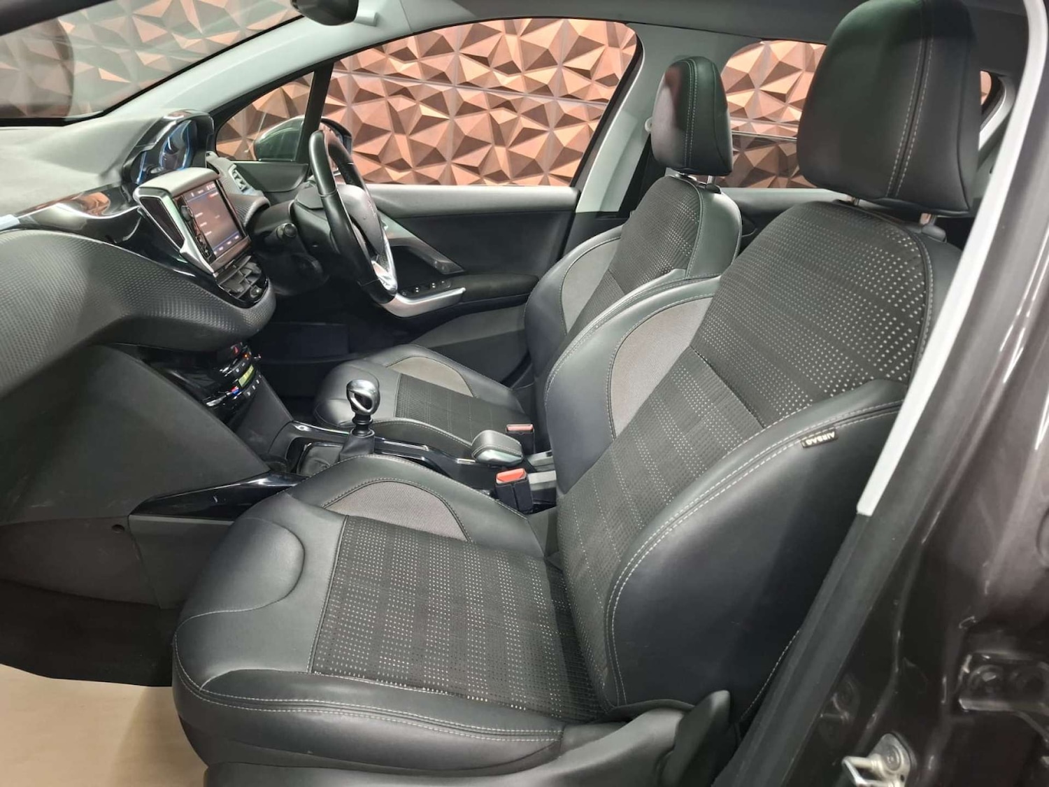 Used Peugeot 2008 2019 for sale - 76921422: Photo 12