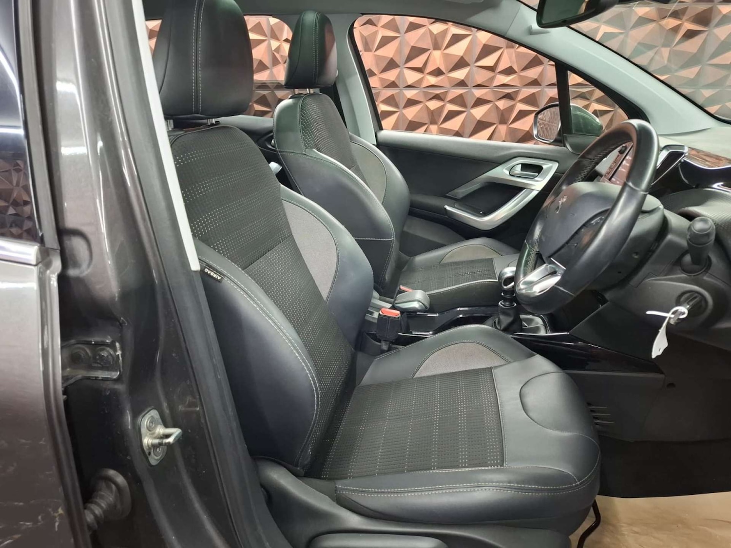 Used Peugeot 2008 2019 for sale - 76921422: Photo 8