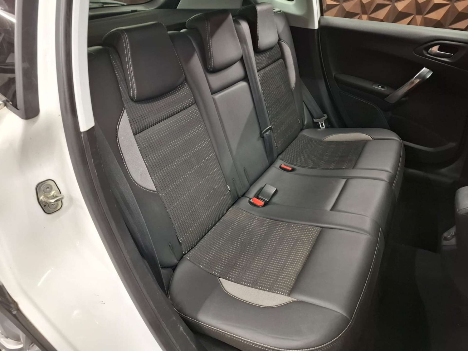 Used Peugeot 2008 2016 for sale - 77151269: Photo 10