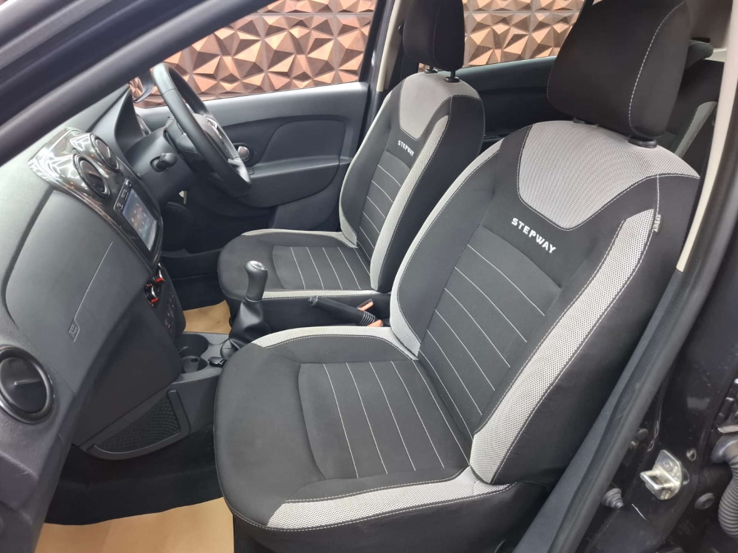 Used Dacia Sandero Stepway 2018 for sale - 77151237: Photo 17