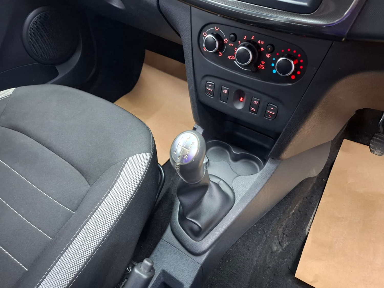 Used Dacia Sandero Stepway 2018 for sale - 77151237: Photo 34