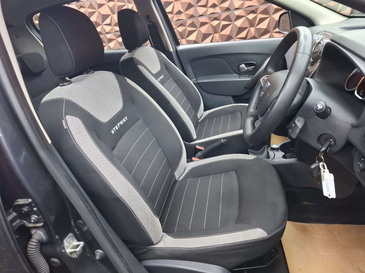 Used Dacia Sandero Stepway 2018 for sale - 77151237: Photo 9