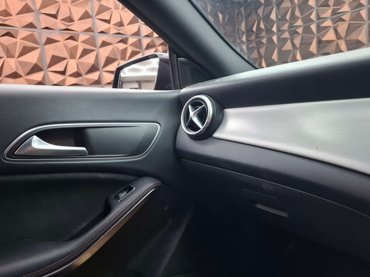 Used Mercedes-Benz C Class 2019 for sale - 76921458: Photo 38