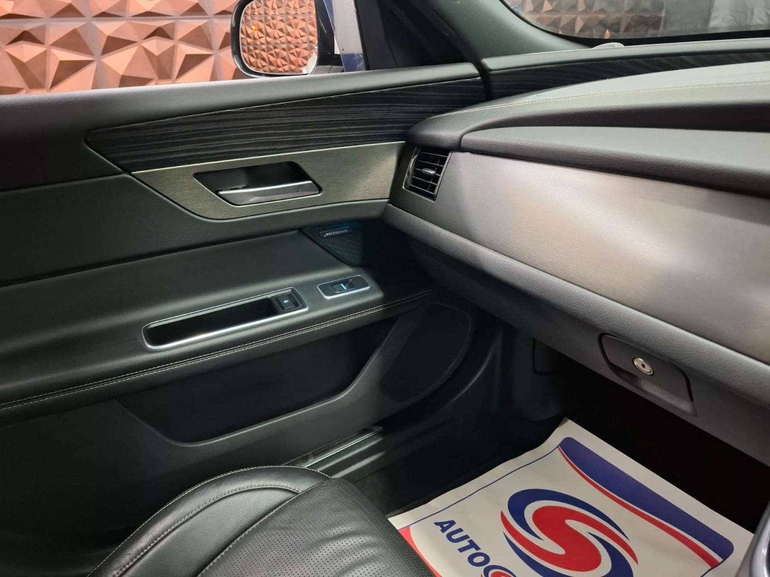 Used Jaguar XF 2015 for sale - 77151229: Photo 9