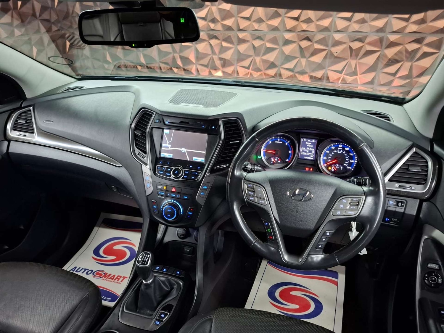 Used Hyundai Santa Fe 2015 for sale - 77151179: Photo 29