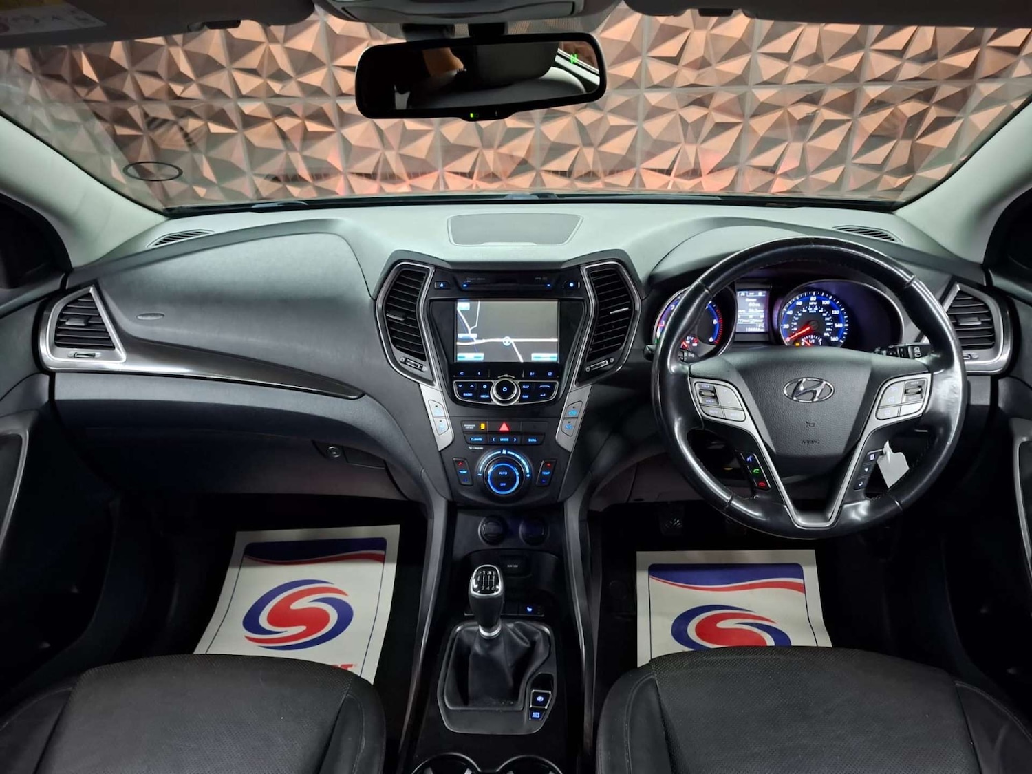 Used Hyundai Santa Fe 2015 for sale - 77151179: Photo 31