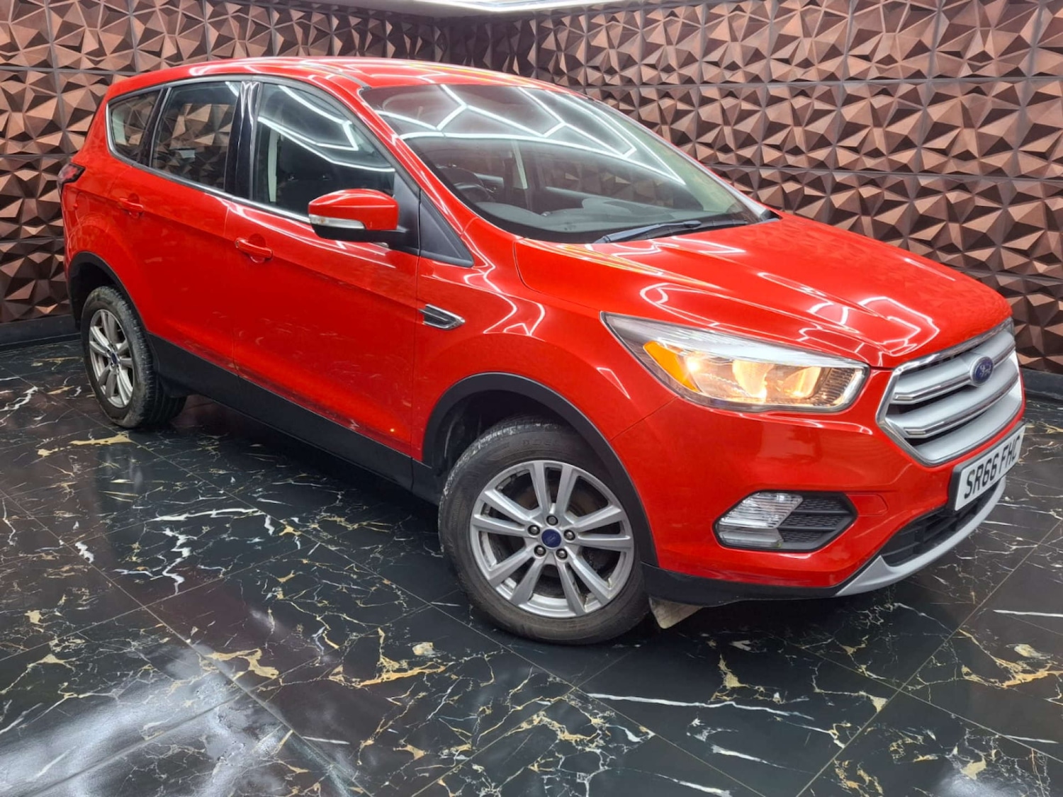 Used Ford Kuga 2017 for sale - 77151256: Photo 2