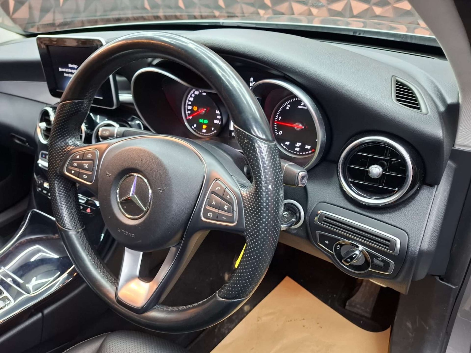 Used Mercedes-Benz C Class 2015 for sale - 76921322: Photo 27