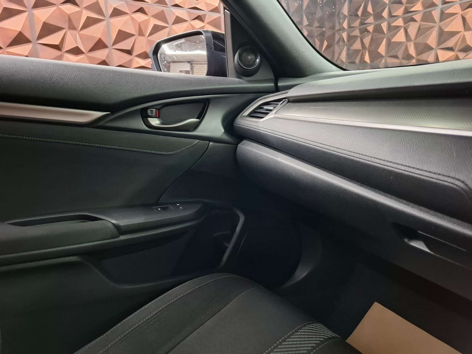 Used Honda Civic 2018 for sale - 77151177: Photo 28