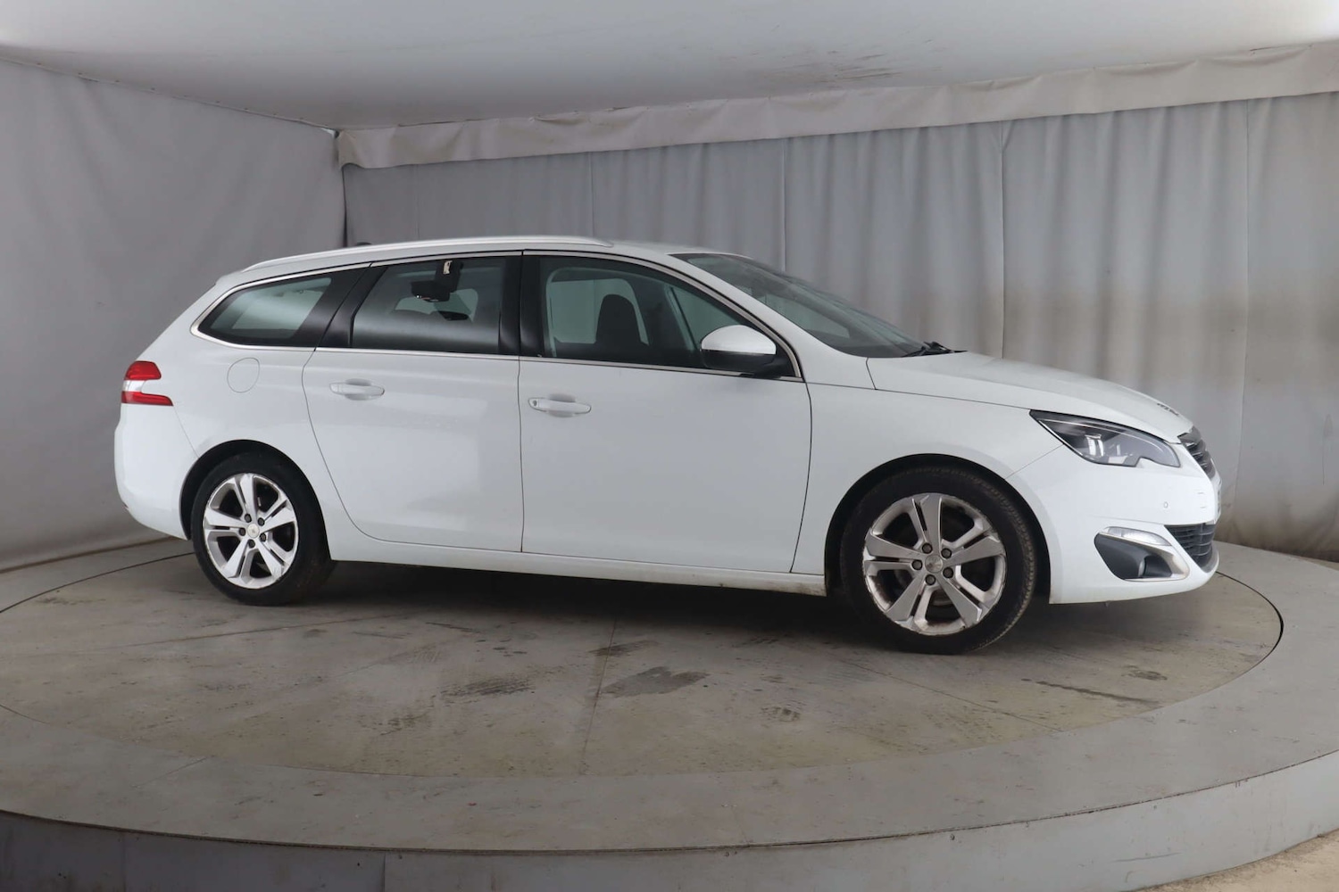 Used Peugeot 308 2015 for sale - 77575827: Photo 2