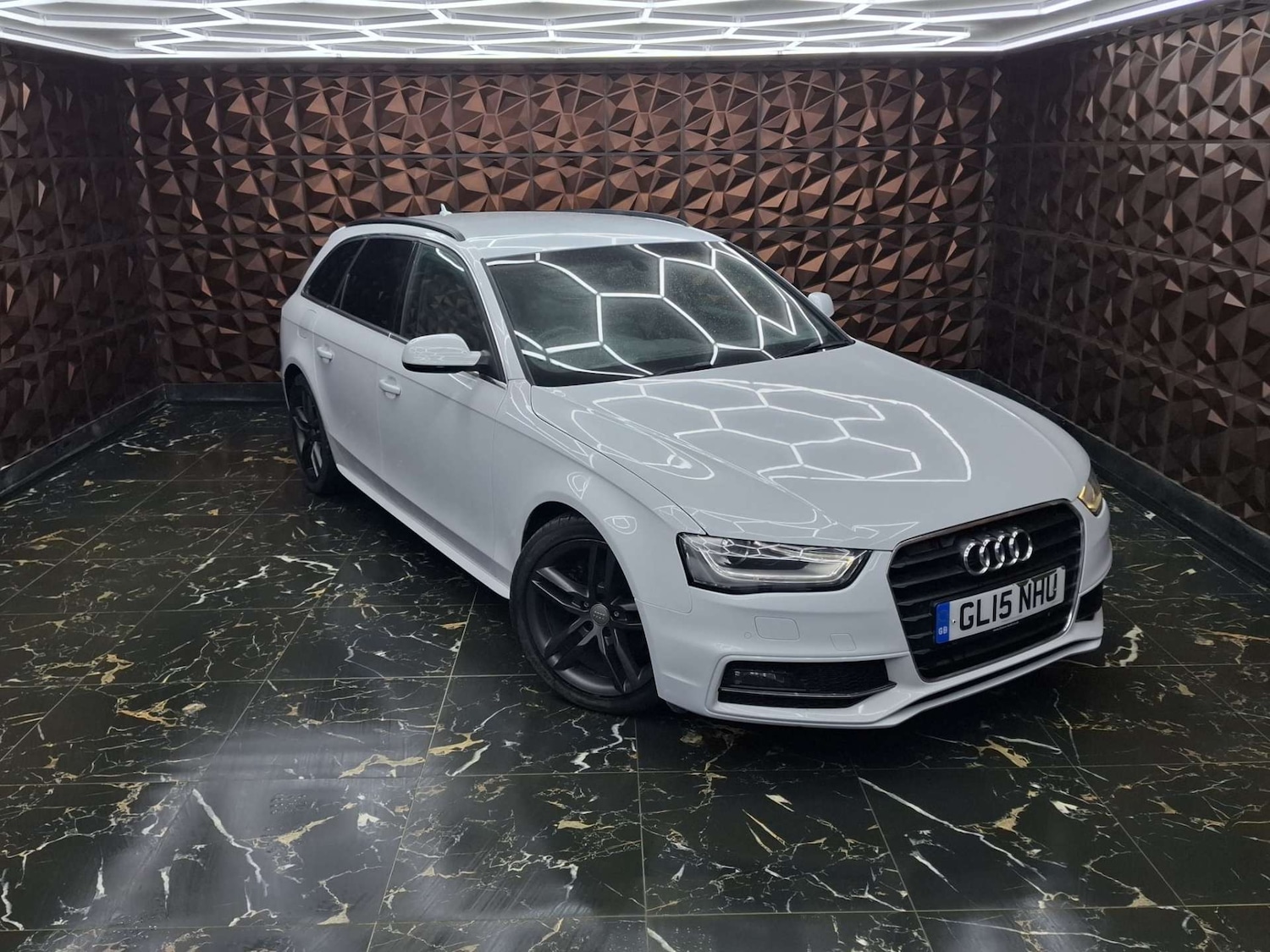 Used Audi A4 2015 for sale - 78073797: Photo 2