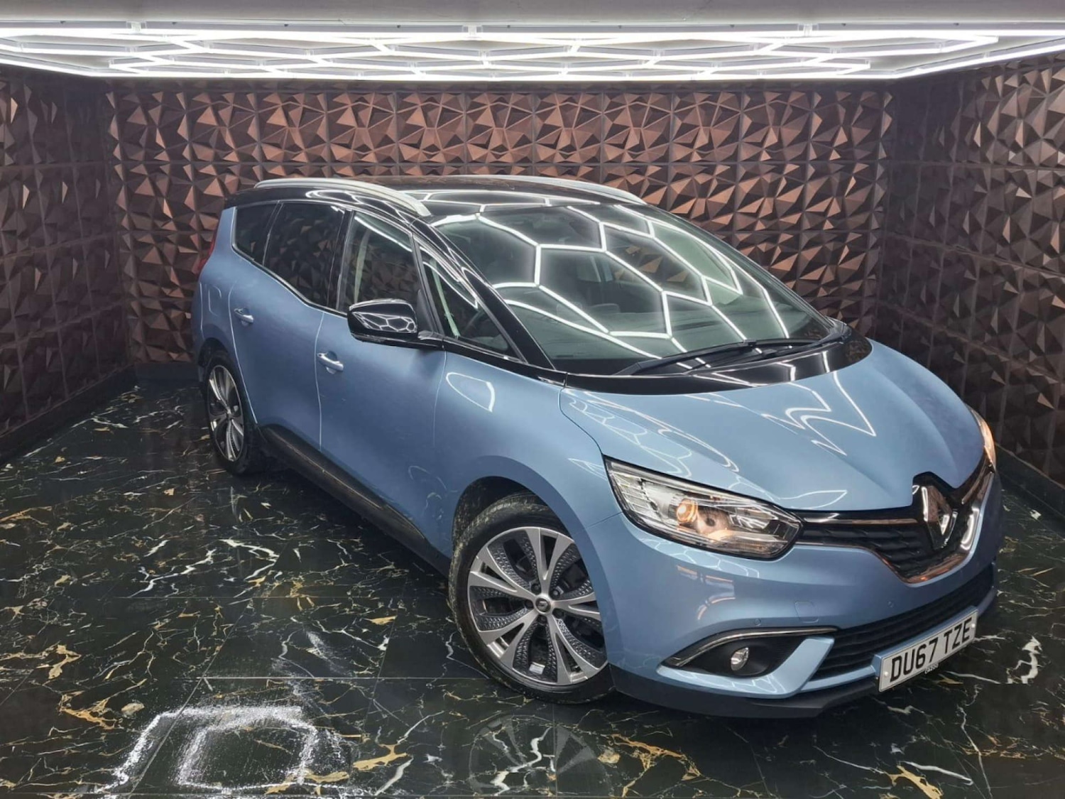 Used Renault Grand Scenic 2017 for sale - 77151295: Photo 2