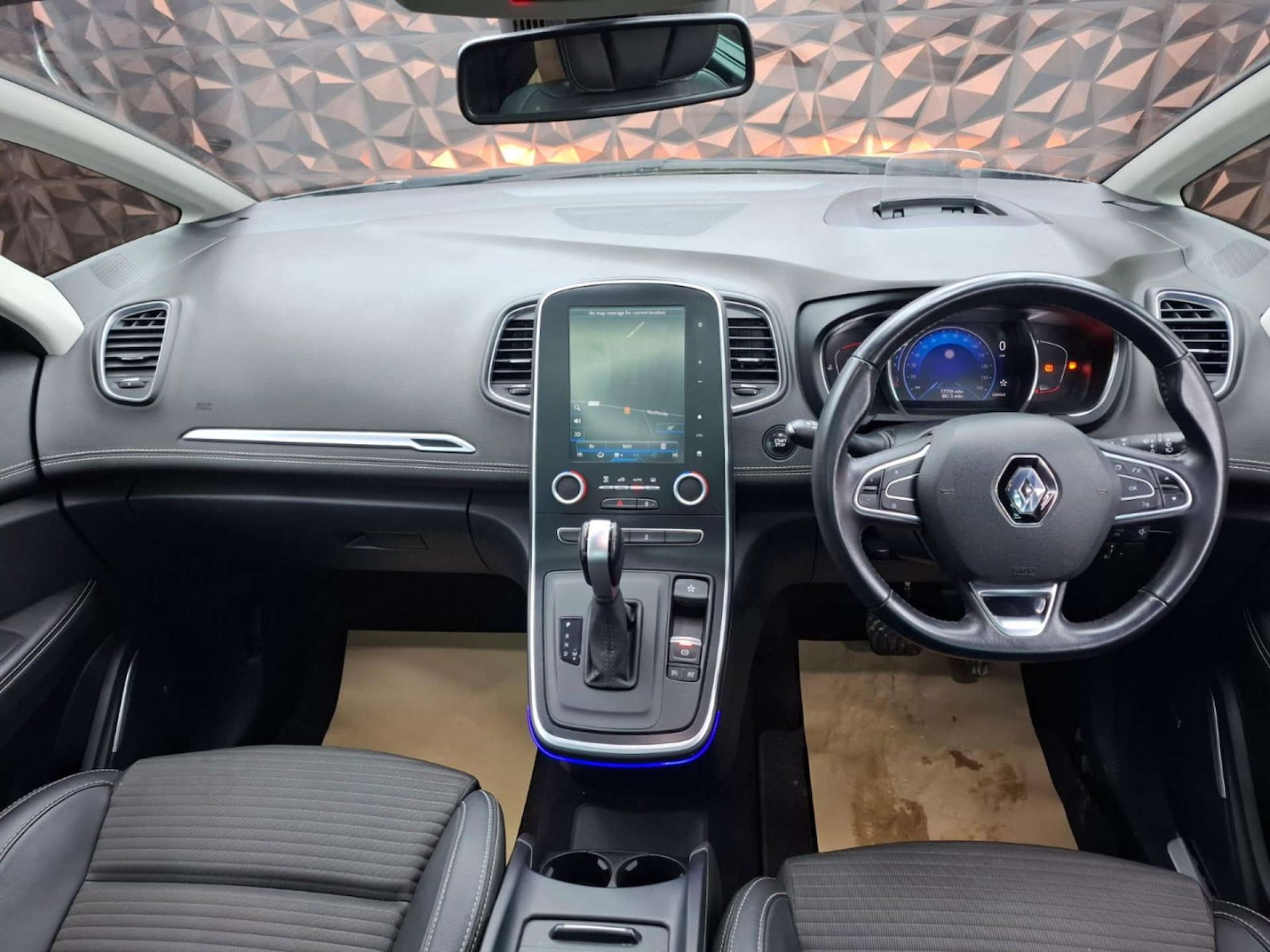 Used Renault Grand Scenic 2017 for sale - 77151295: Photo 25