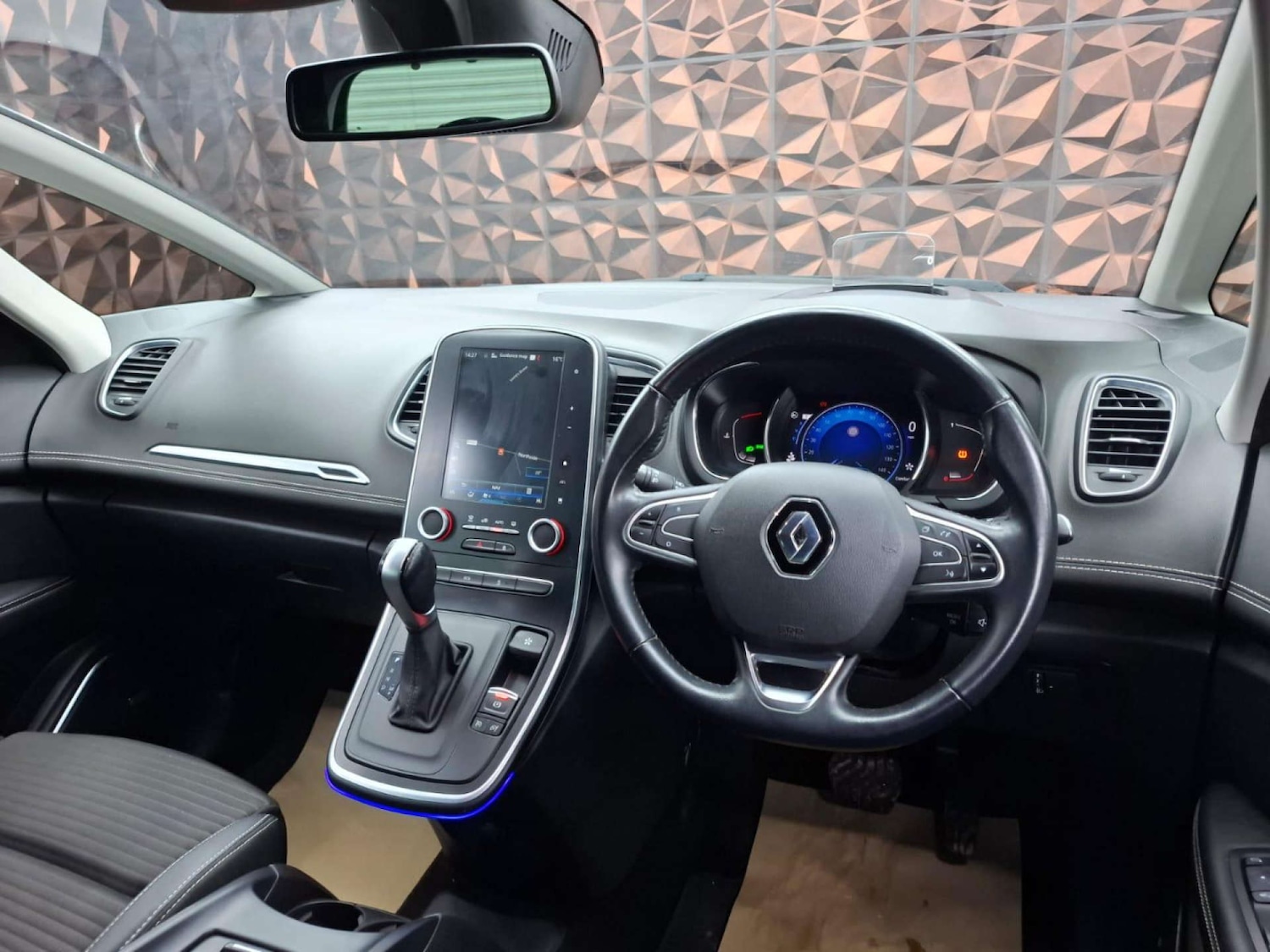 Used Renault Grand Scenic 2017 for sale - 77151295: Photo 27