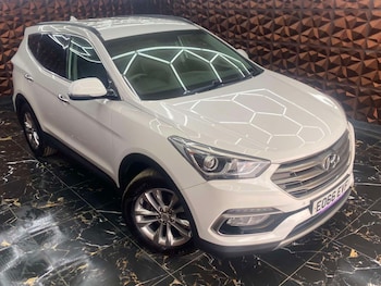 Used Hyundai Santa Fe 2016 for sale - 79407261: Photo