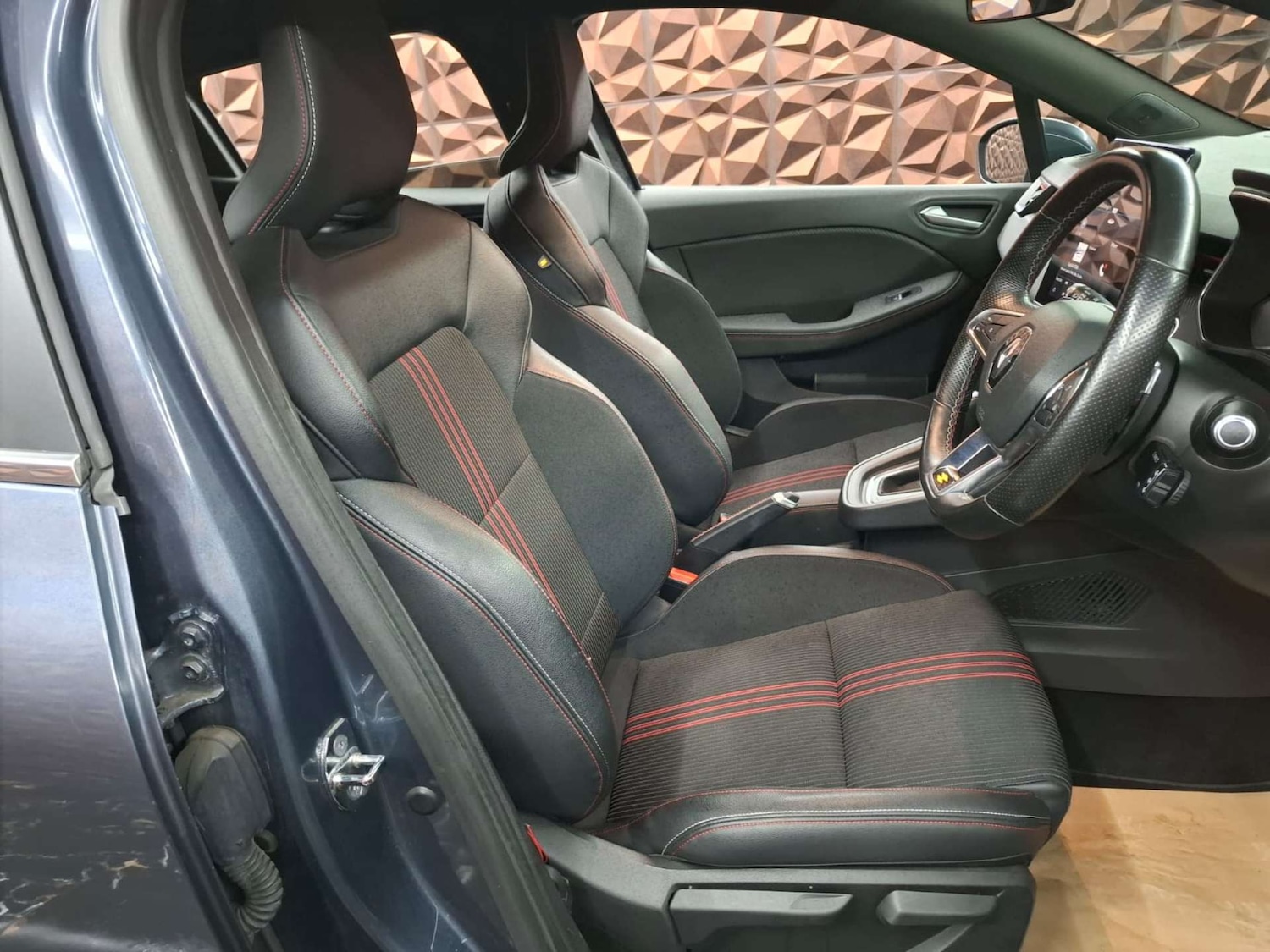 Used Renault Clio 2020 for sale - 76921474: Photo 13