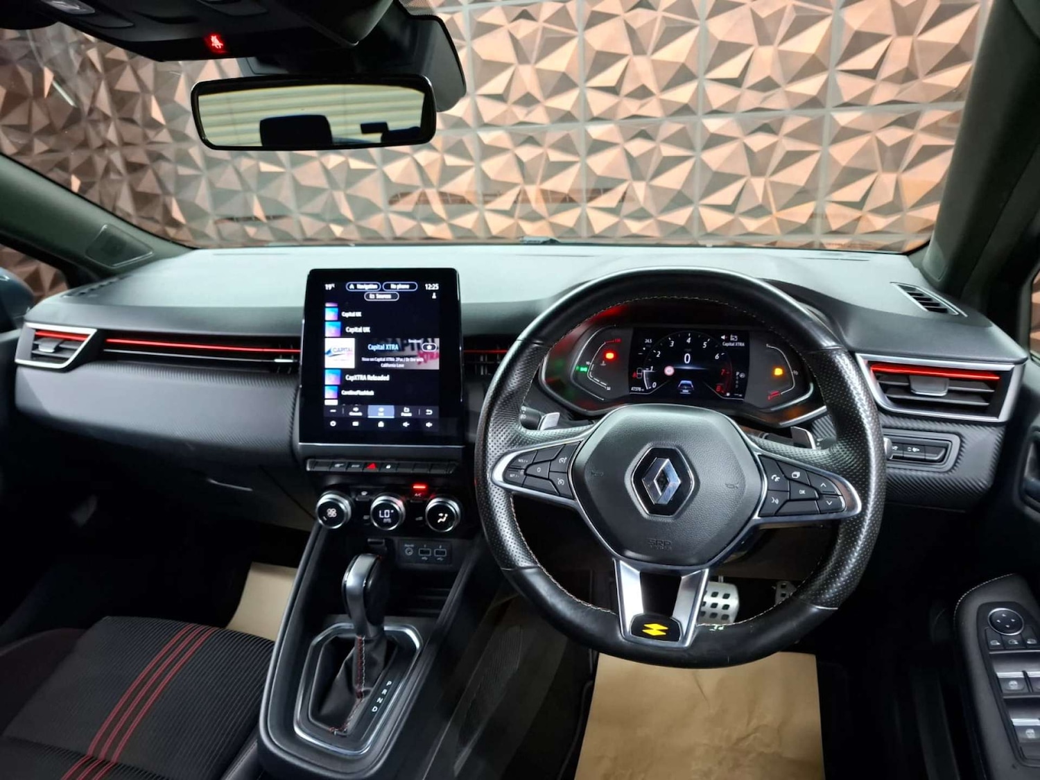 Used Renault Clio 2020 for sale - 76921474: Photo 15