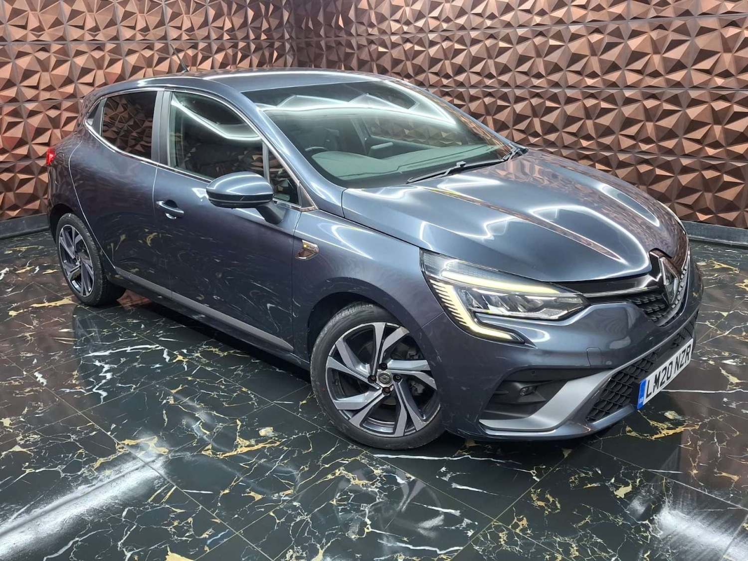 Used Renault Clio 2020 for sale - 76921474: Photo 2
