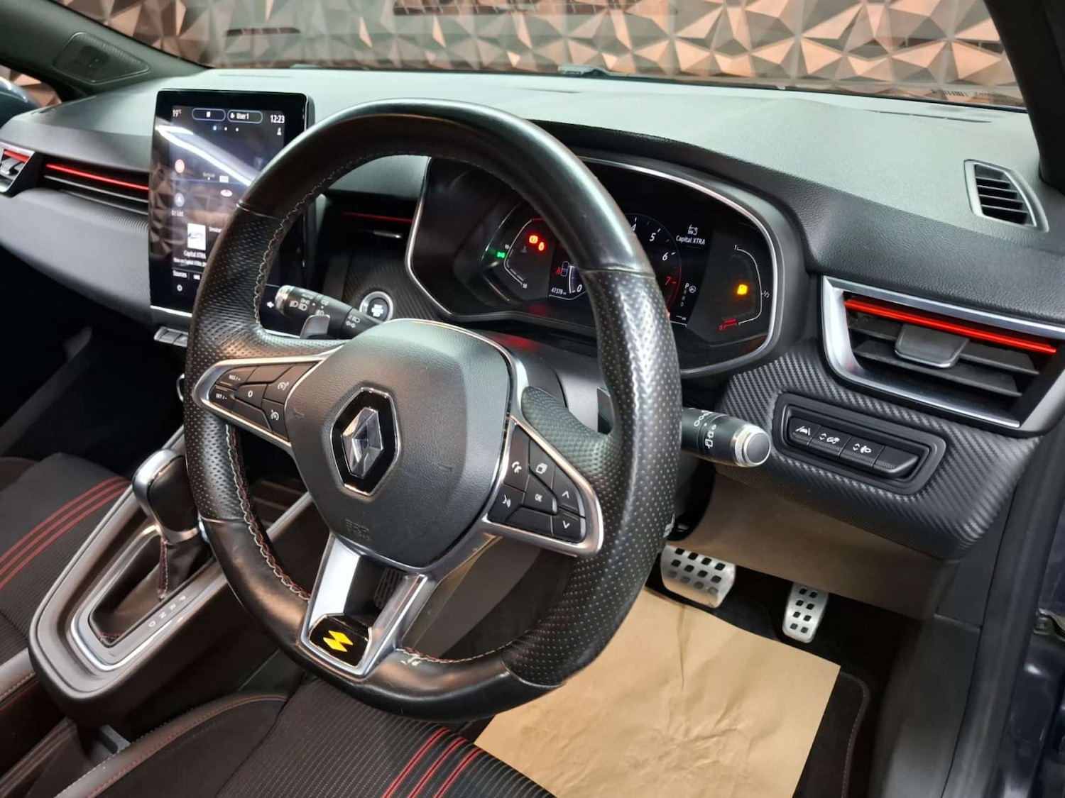 Used Renault Clio 2020 for sale - 76921474: Photo 31