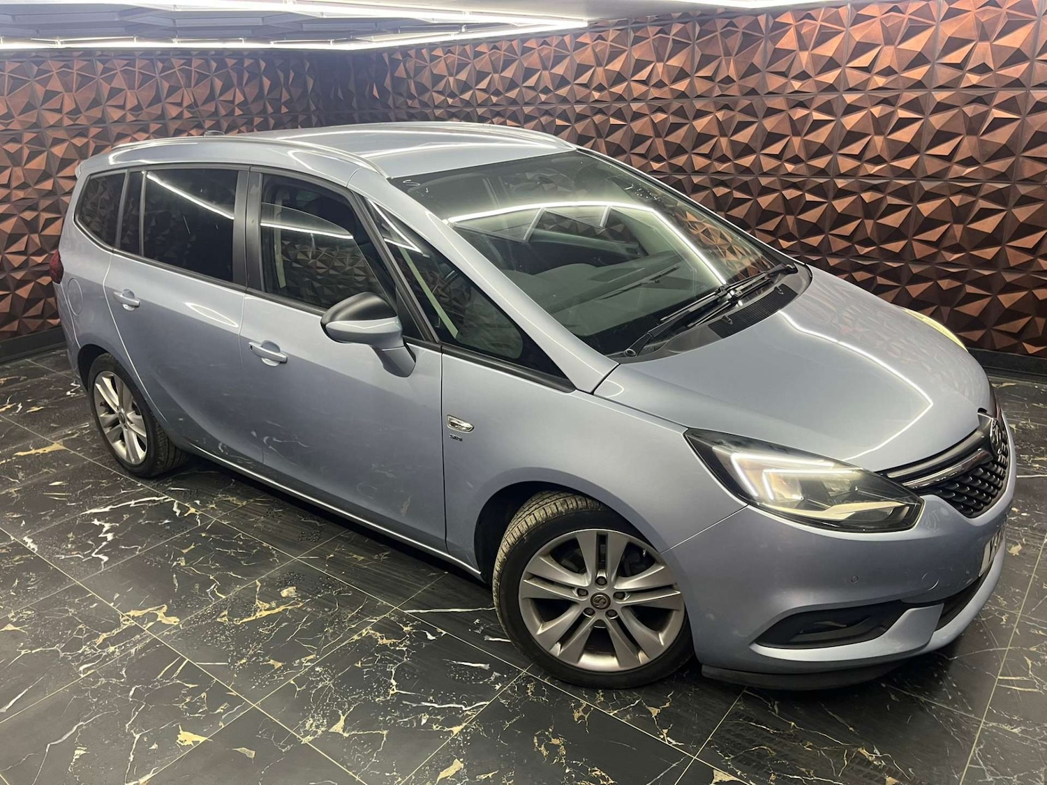 Used Vauxhall Zafira 2018 for sale - 77151233: Photo 2