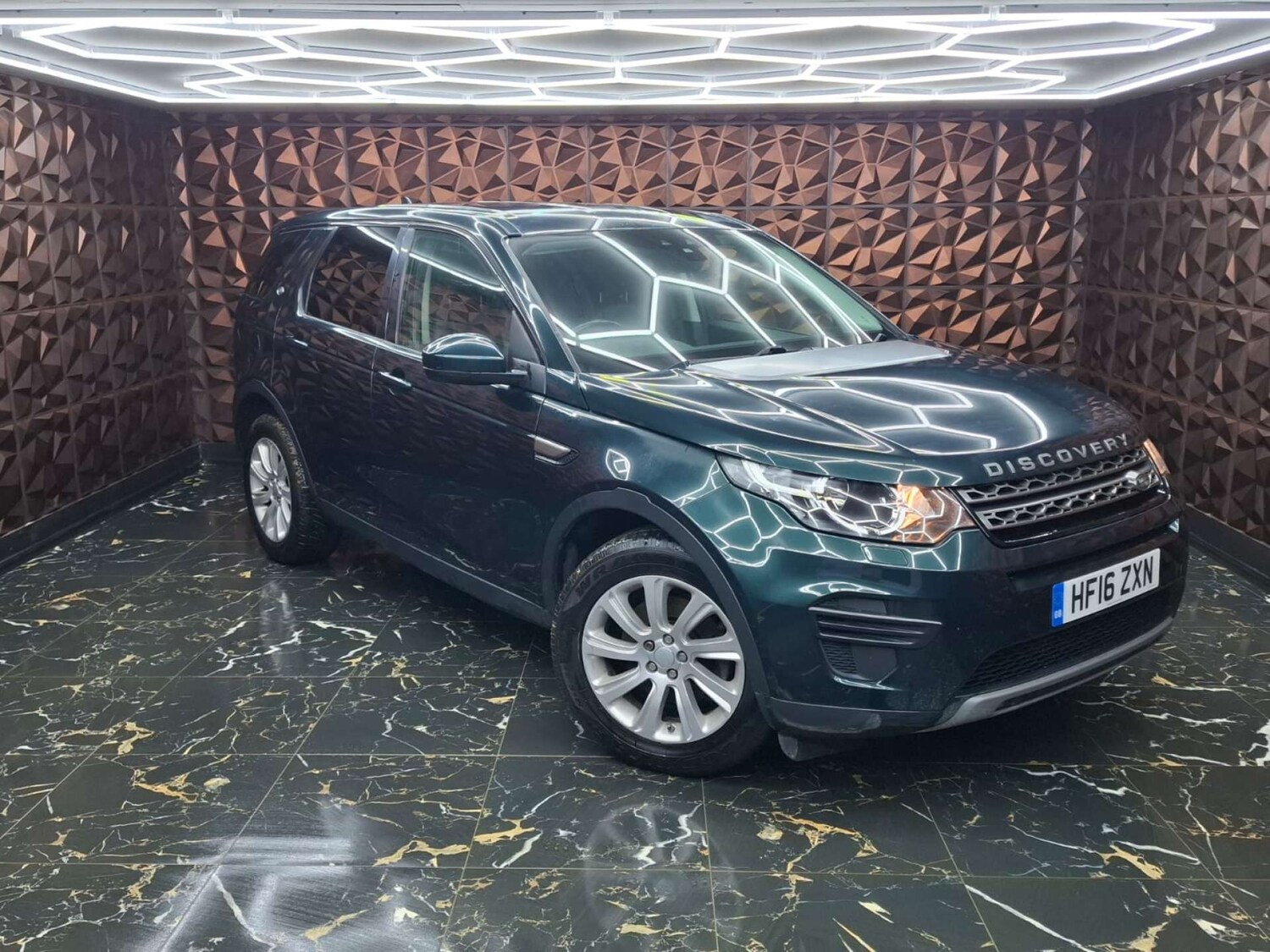 Used Land Rover Discovery Sport 2016 for sale - 76921361: Photo 2