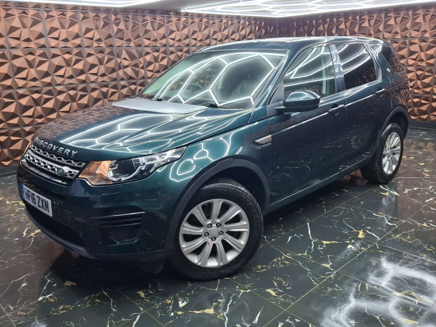 Used Land Rover Discovery Sport 2016 for sale - 76921361: Photo 4