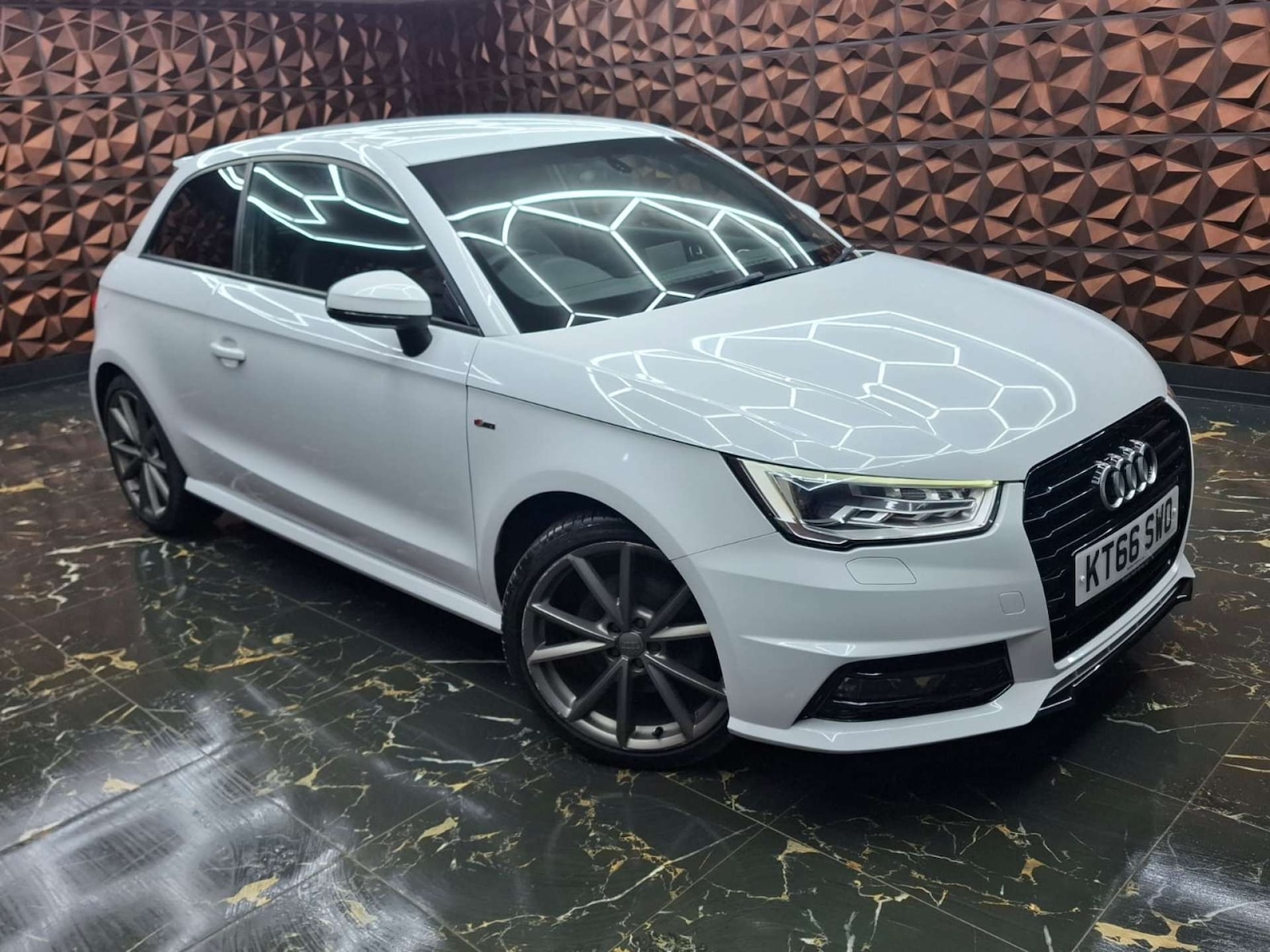 Used Audi A1 2017 for sale - 77575829: Photo 2