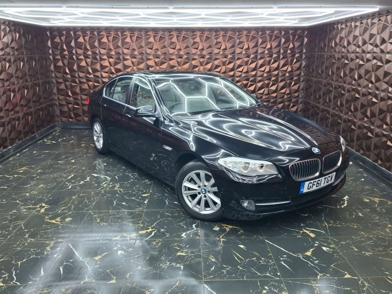 Used BMW 5 Series 2011 for sale - 77151136: Photo 2