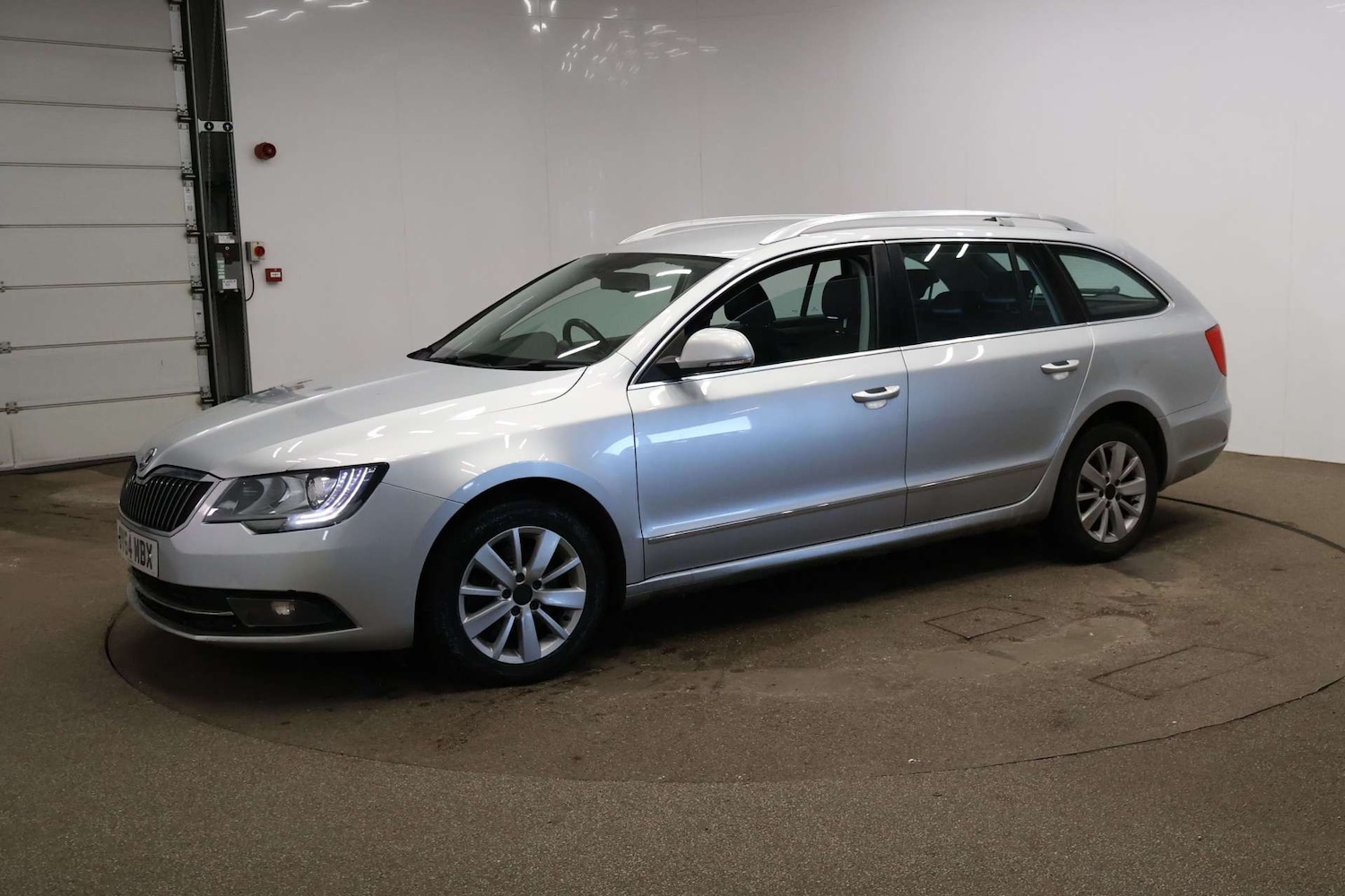 Used Skoda Superb 2014 for sale - 77151222: Photo 4