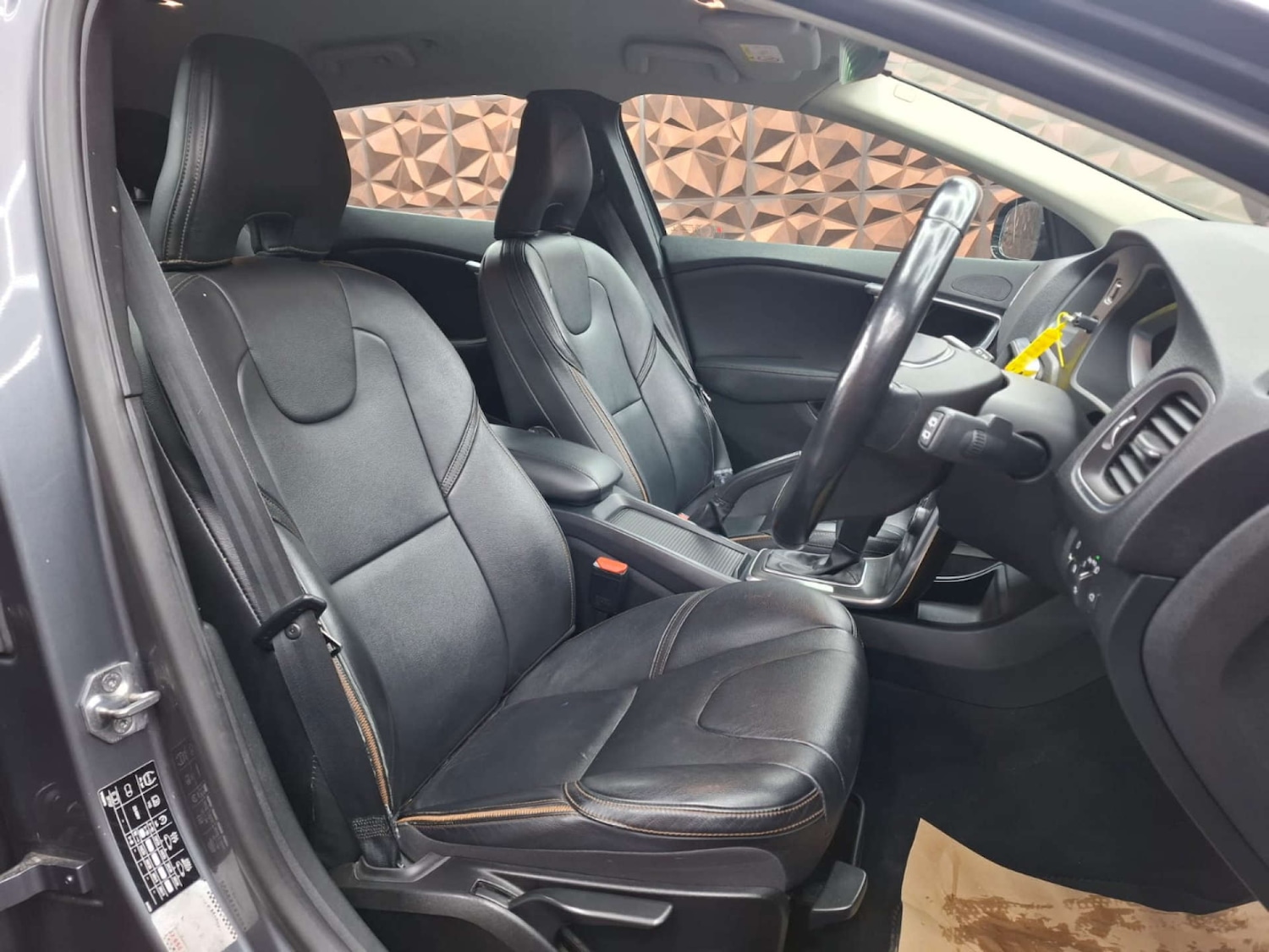 Used Volvo V40 2015 for sale - 77151280: Photo 17