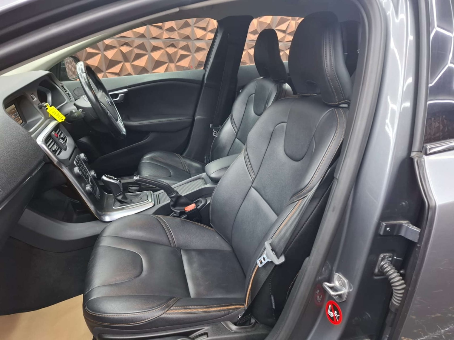 Used Volvo V40 2015 for sale - 77151280: Photo 22