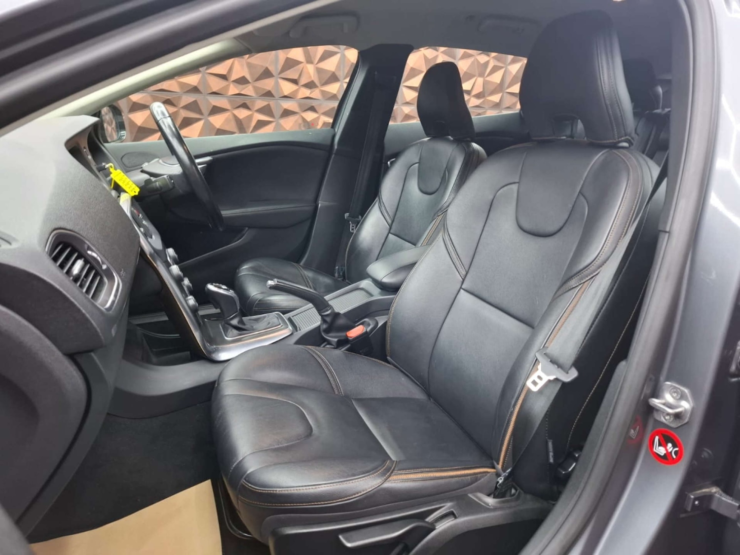 Used Volvo V40 2015 for sale - 77151280: Photo 23