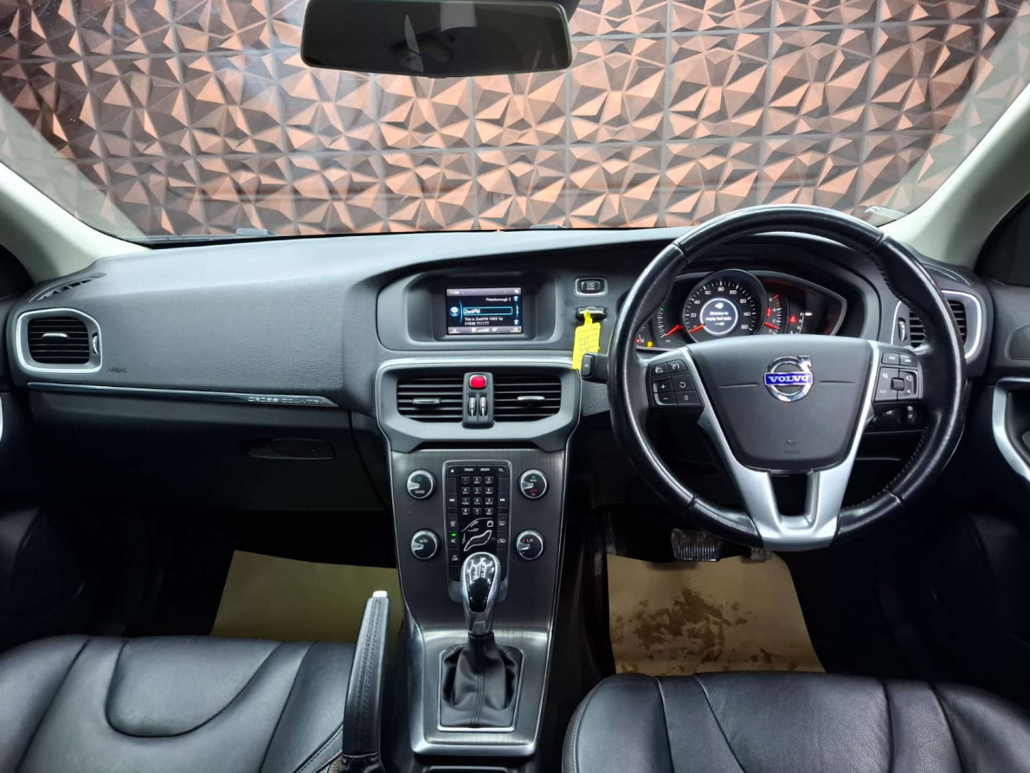 Used Volvo V40 2015 for sale - 77151280: Photo 25