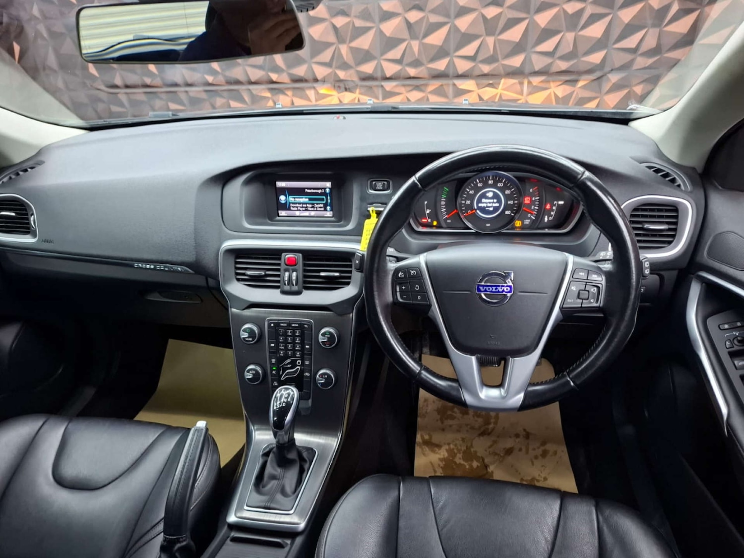 Used Volvo V40 2015 for sale - 77151280: Photo 27