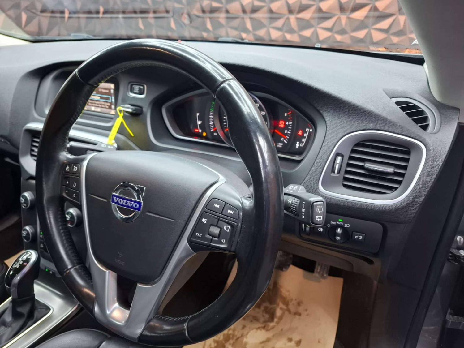 Used Volvo V40 2015 for sale - 77151280: Photo 29