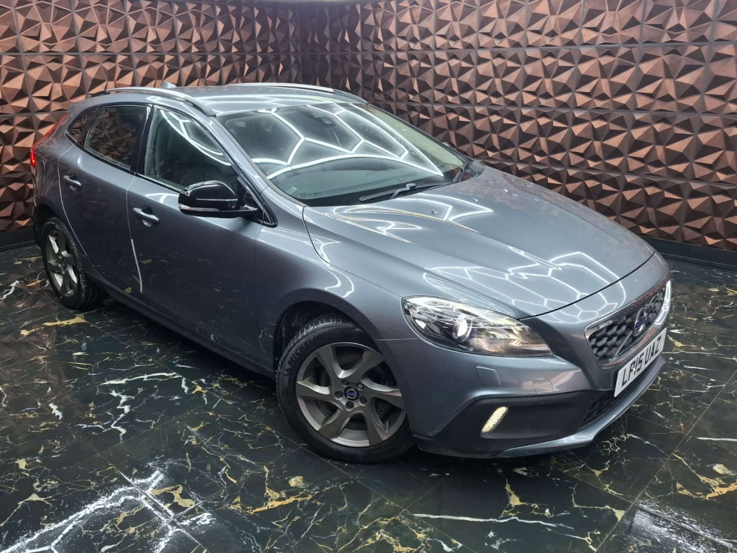 Used Volvo V40 2015 for sale - 77151280: Photo 3
