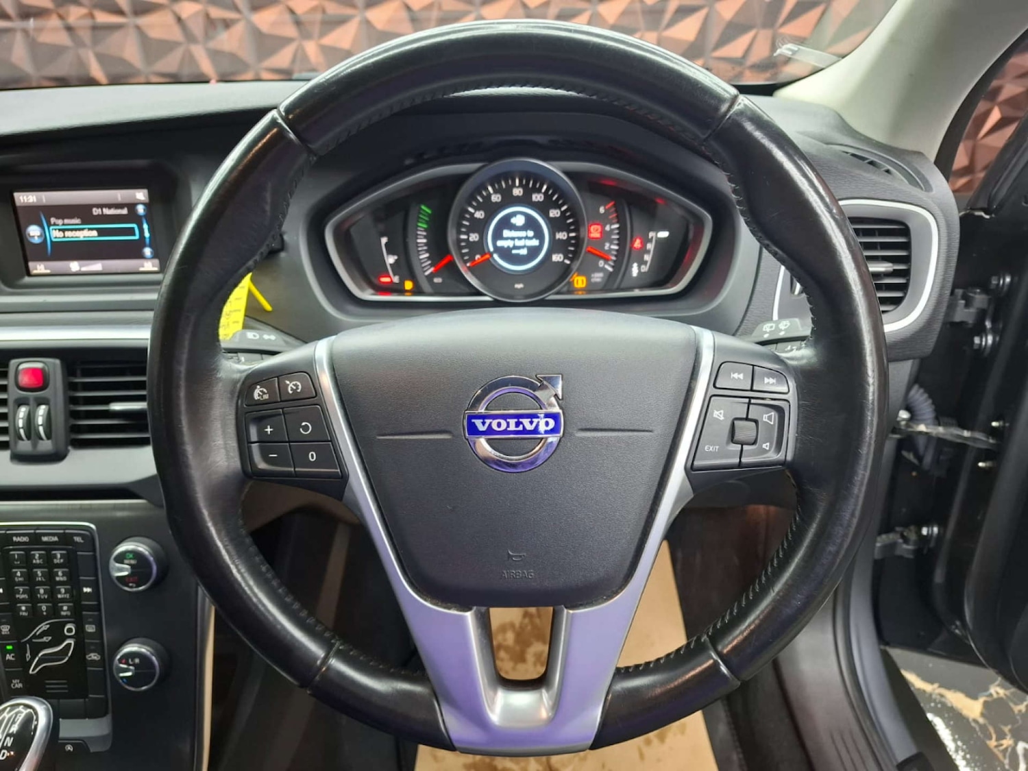 Used Volvo V40 2015 for sale - 77151280: Photo 30