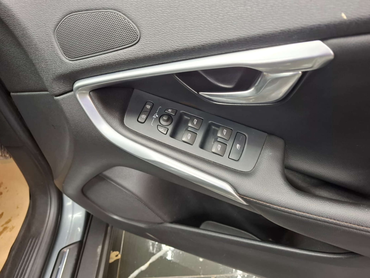 Used Volvo V40 2015 for sale - 77151280: Photo 36