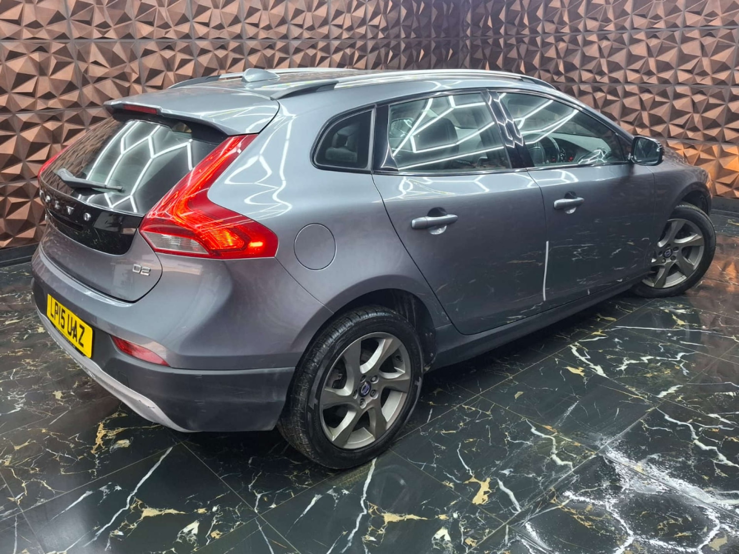 Used Volvo V40 2015 for sale - 77151280: Photo 40