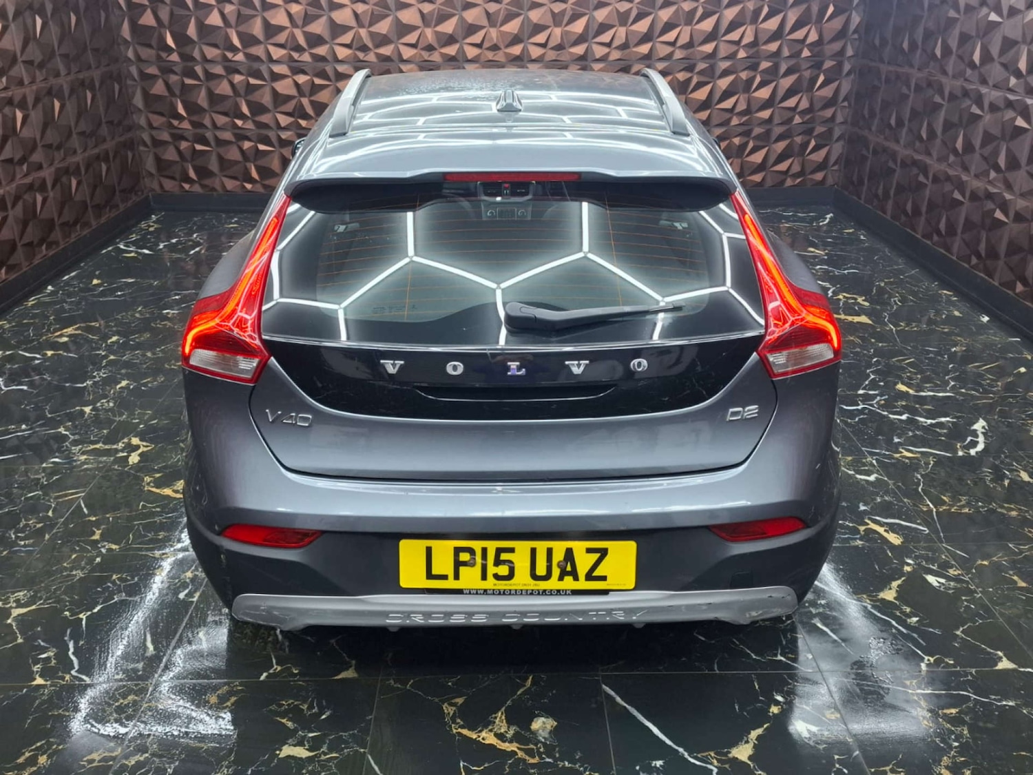 Used Volvo V40 2015 for sale - 77151280: Photo 43