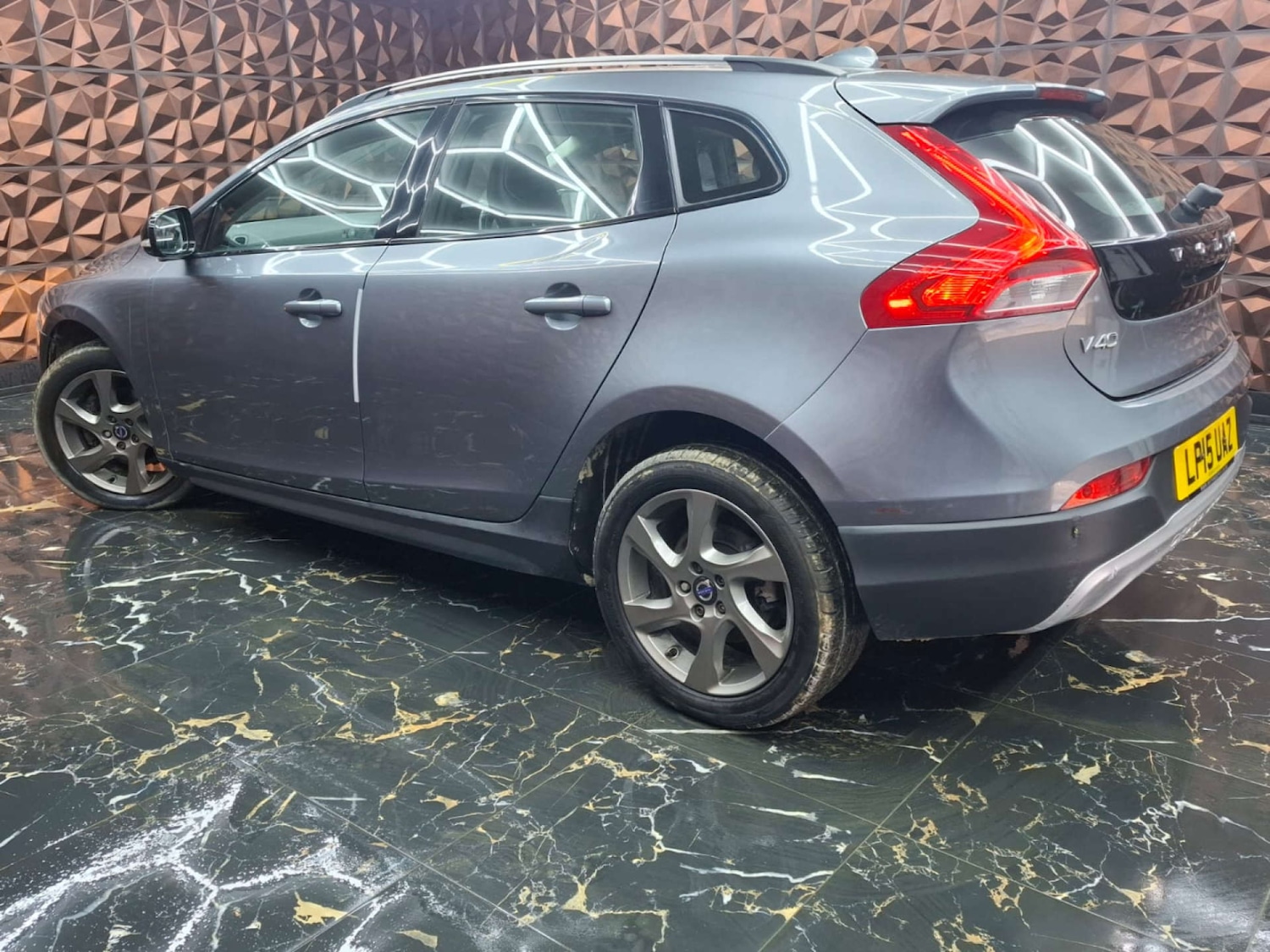 Used Volvo V40 2015 for sale - 77151280: Photo 46