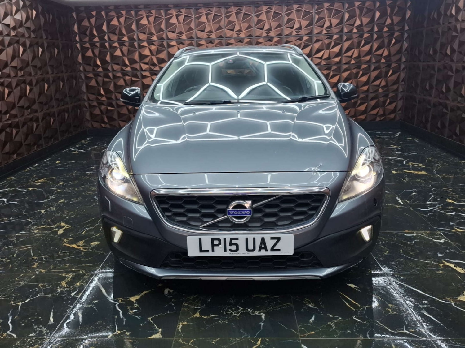 Used Volvo V40 2015 for sale - 77151280: Photo 6