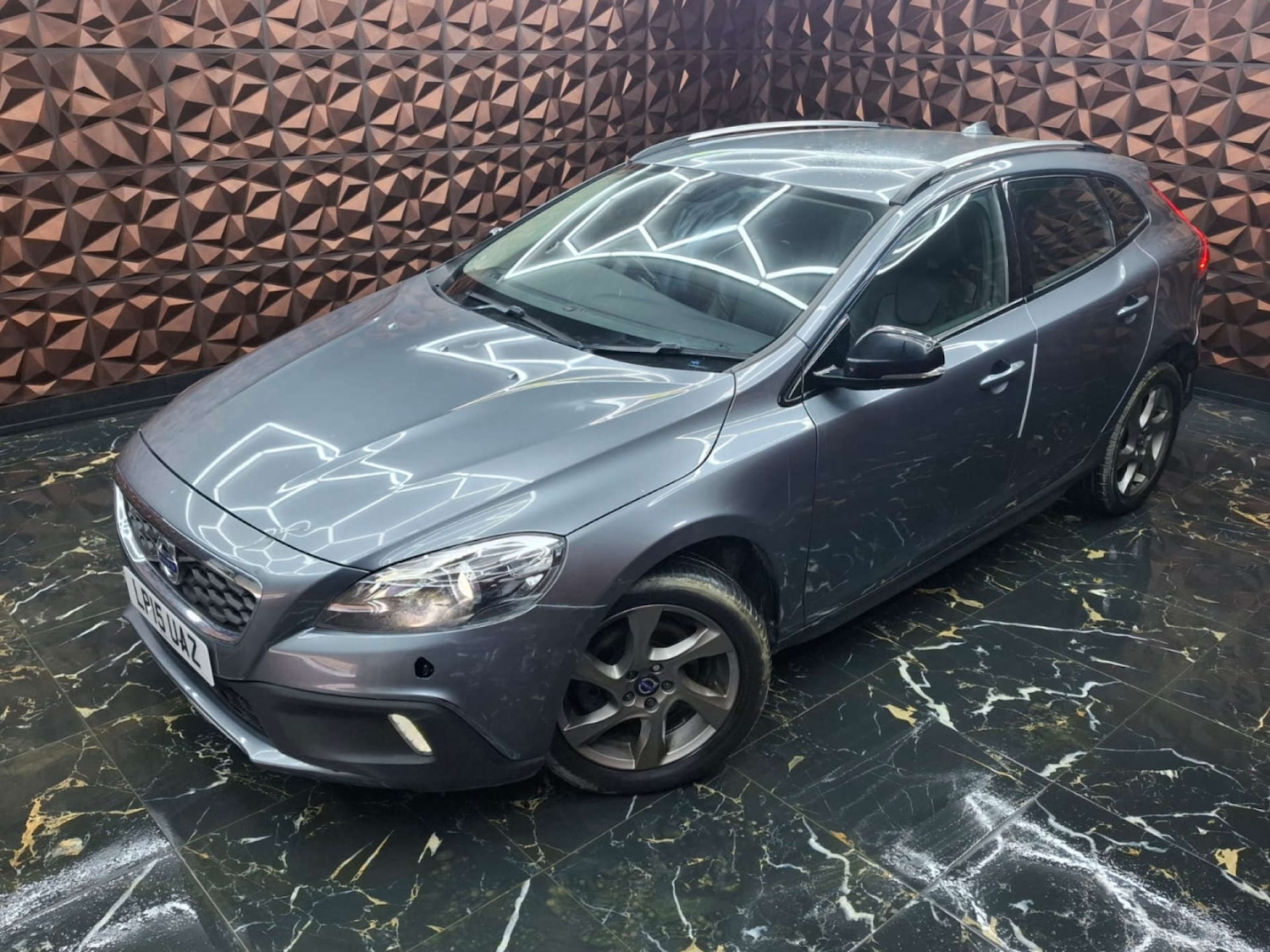 Used Volvo V40 2015 for sale - 77151280: Photo 9