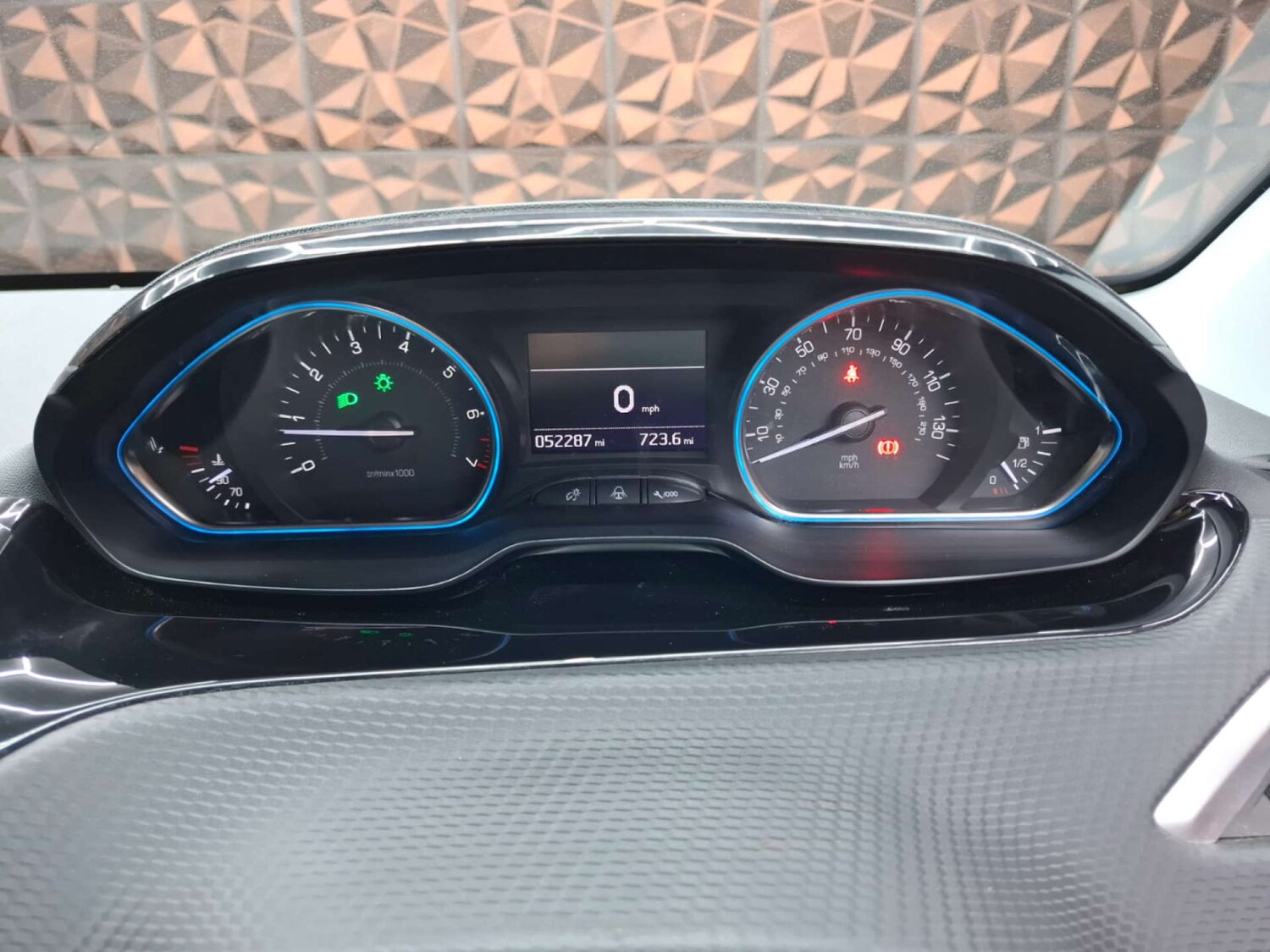 Used Peugeot 2008 2016 for sale - 77151309: Photo 25